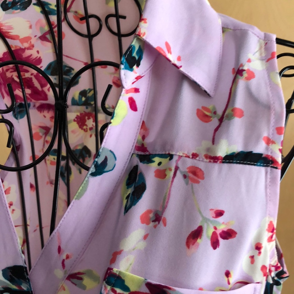 NWOT sleeveless collared floral blouse